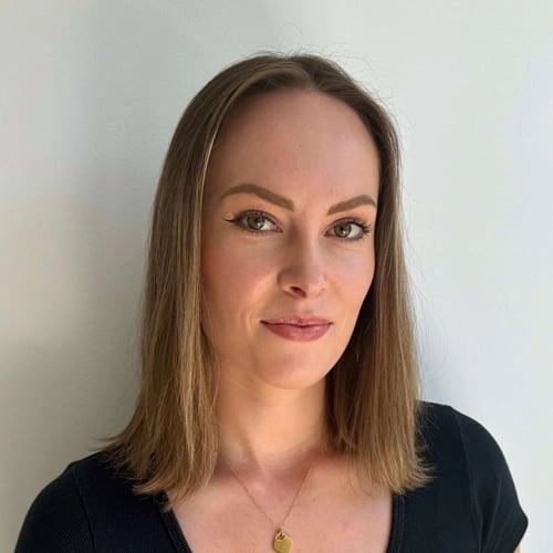 Hollie Lindsay (headshot_square)